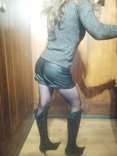 Coś nowego w garderobie, skórzane szorty. Uwielbiam je.