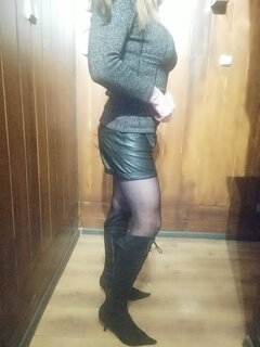 Coś nowego w garderobie, skórzane szorty. Uwielbiam je.