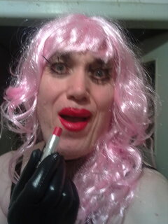 Będę obciągała Kutasa i szminkowała usta💋