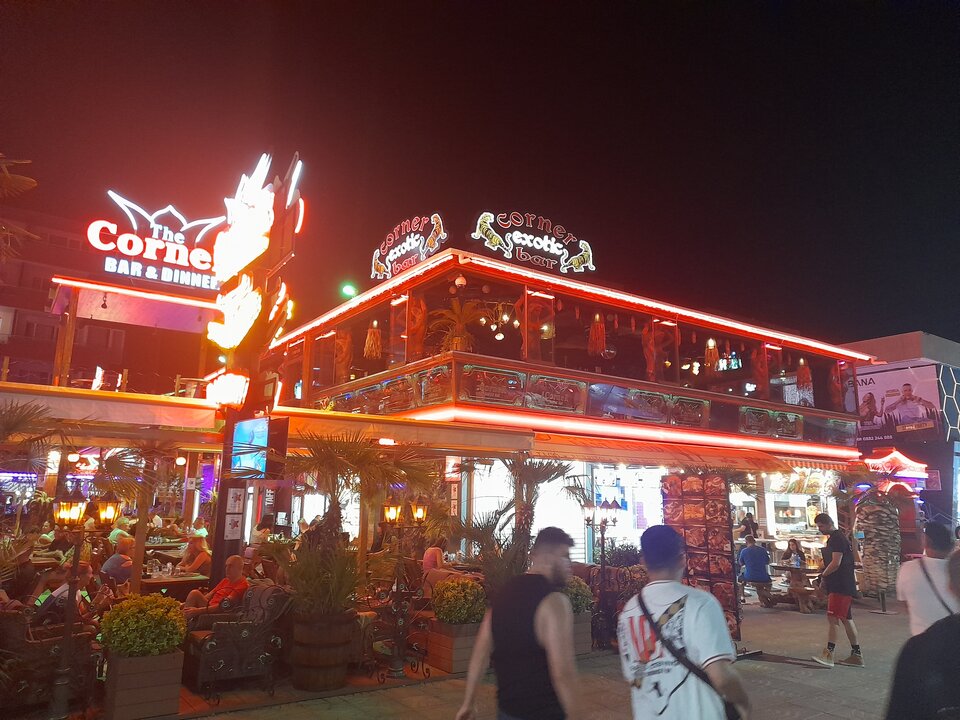 Nocą życie rozkwita :-) - DarMaj71