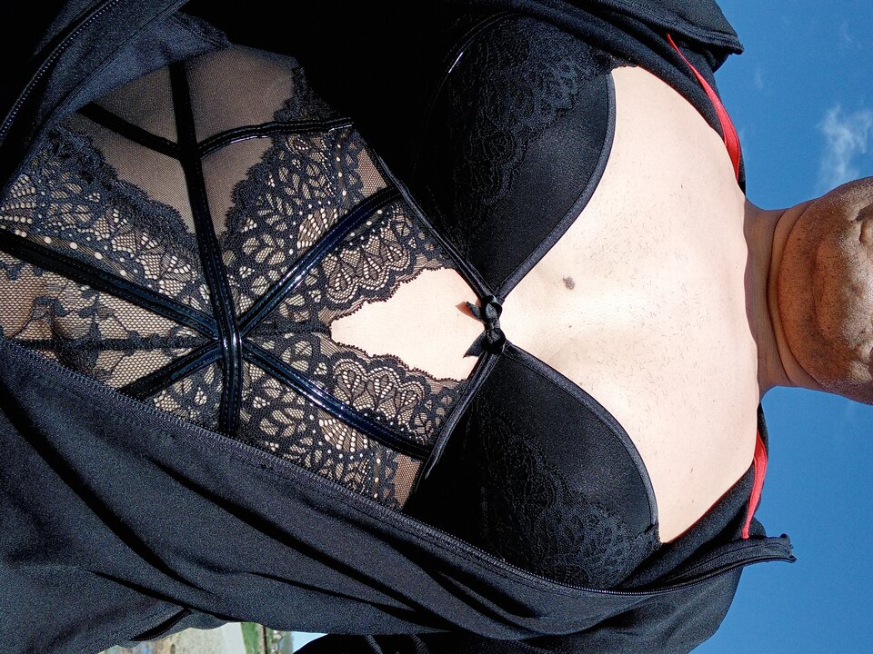 1000027886.jpg - lickemydick