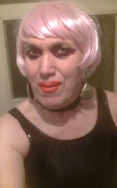 Myślę tylko o KUTASACH i o ruchaniu moich ust i cipy🧡.