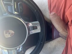 Która dziewczyna potrafi zmieniać biegi?