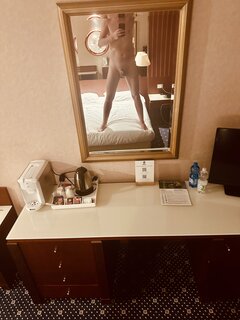 W hotelowym pokoju...