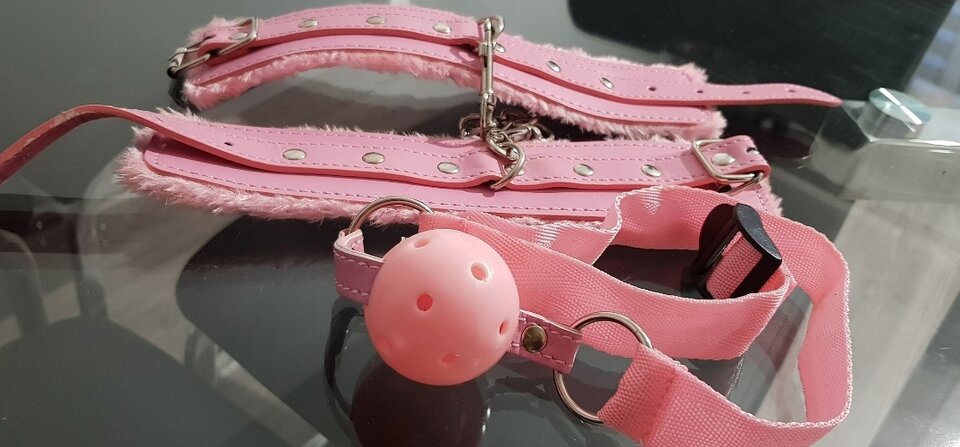 Jestem totalną fetyszystką grubych, skórzanych pasów, ale ta - AliDoll