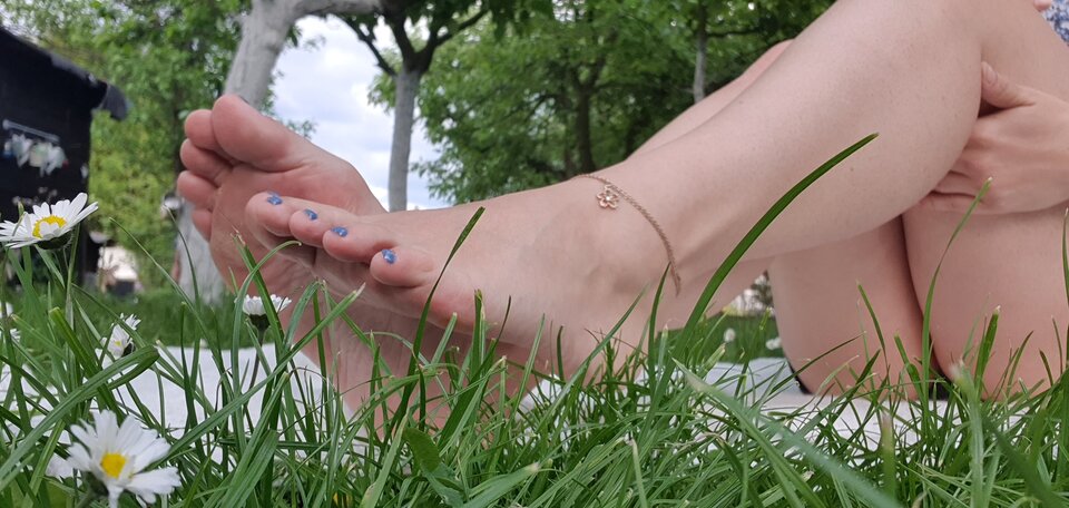 Dla wielbicieli nóżek - AliDoll