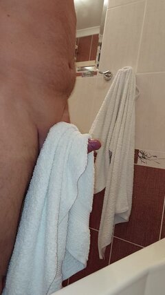 W łazience każdy wieszak się przyda😀