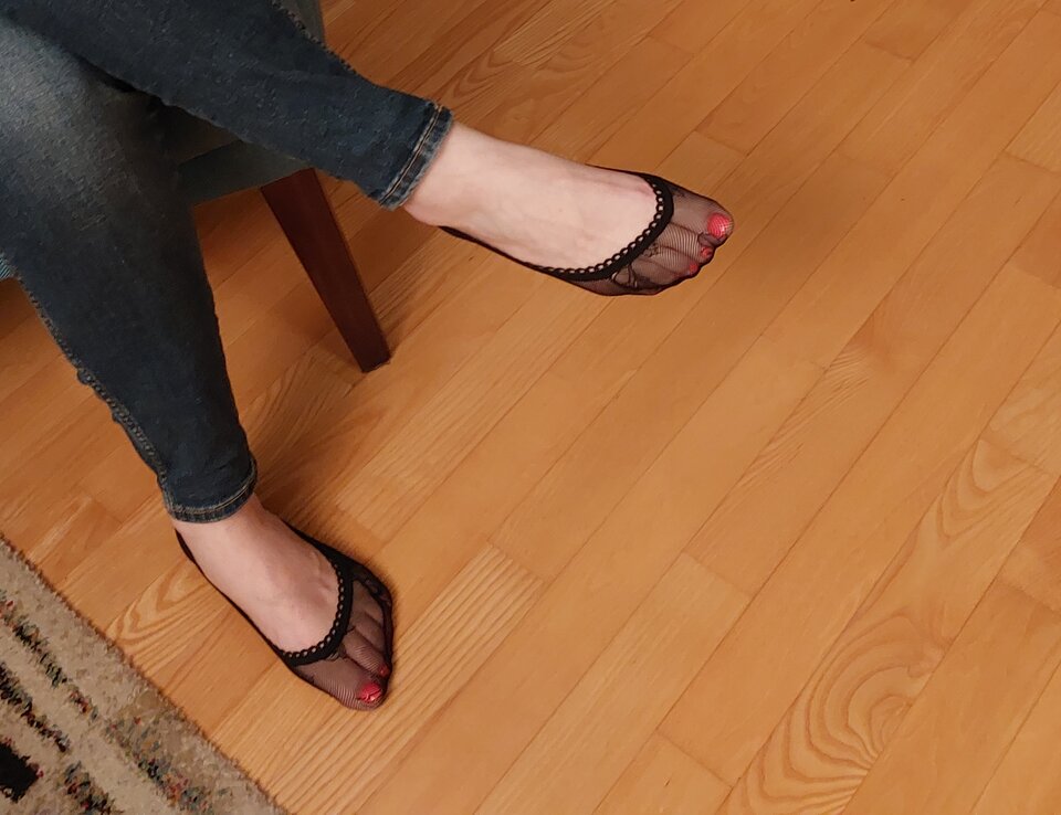 20230729_005230.jpg - feet_voyeur