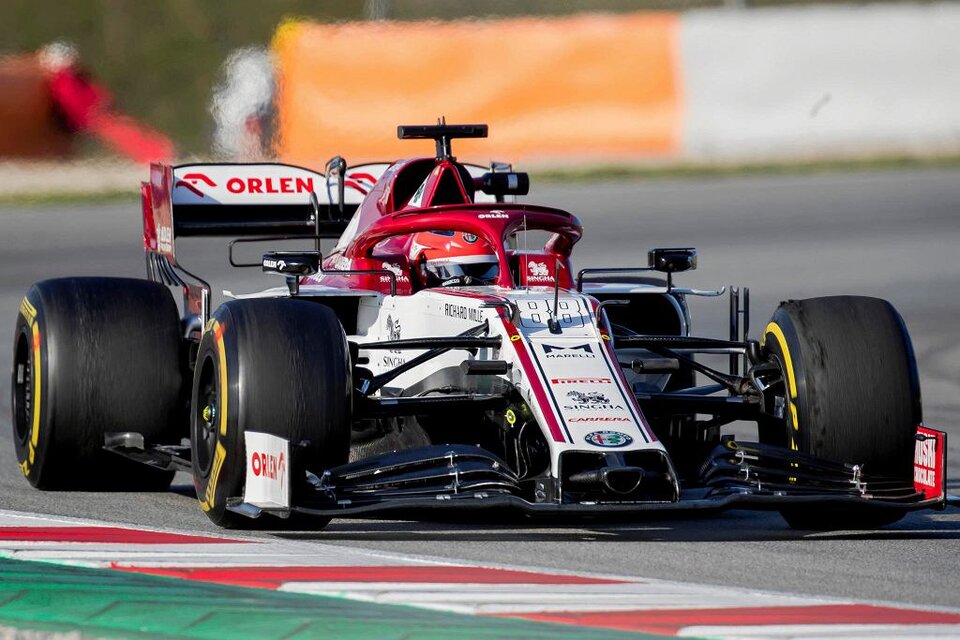 z25733060IH,Robert-Kubica-podczas-testow-w-Barcelonie.jpg - TwojMis3214