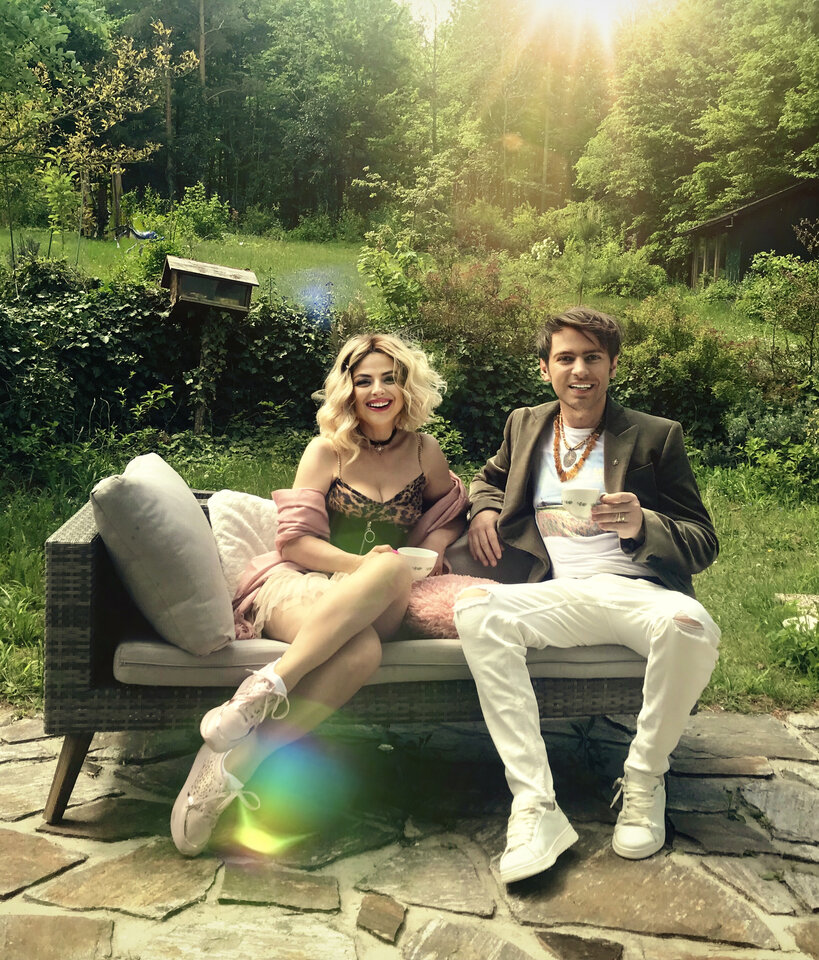 DF6CE47F-D12B-4167-A599-29B9BC2DABC0.jpeg - LadyLaura44