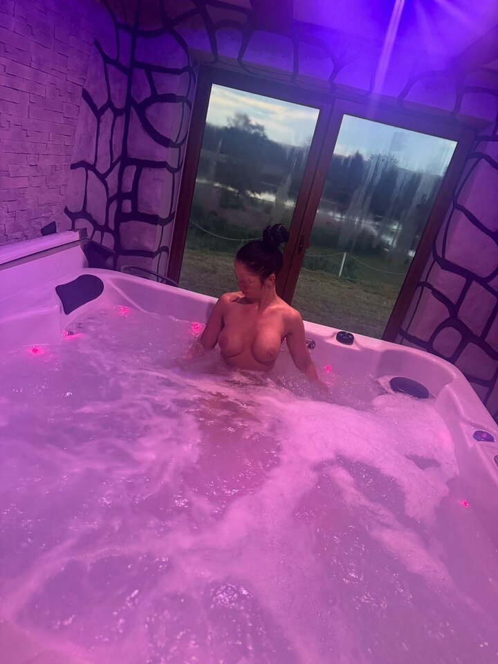 1634a7b0-0876-4d0d-95f9-62be9d78c985.jpeg - You_Me_91_85