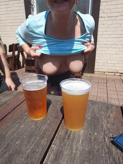 Królowa, 2 Pionki, Wieża i Damka na szachownicy ♟️