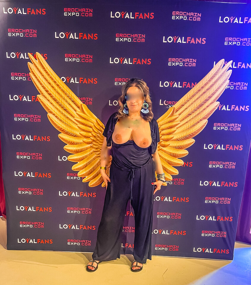 Erochain - We_know_HTML