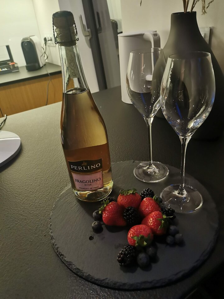 78dd75c9-5c11-46a6-bdfc-971600c6c246-1_all_9953.jpg - WhatAboutUs