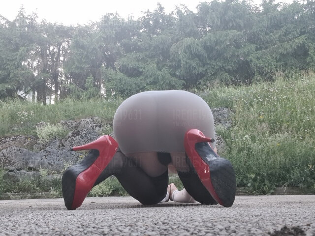 Ja na czworakach w plenerze.jpg - Irene19631