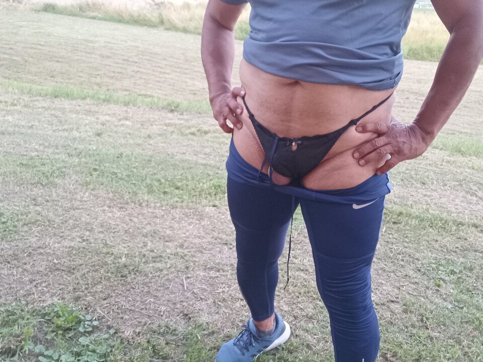 1000040779.jpg - lickemydick