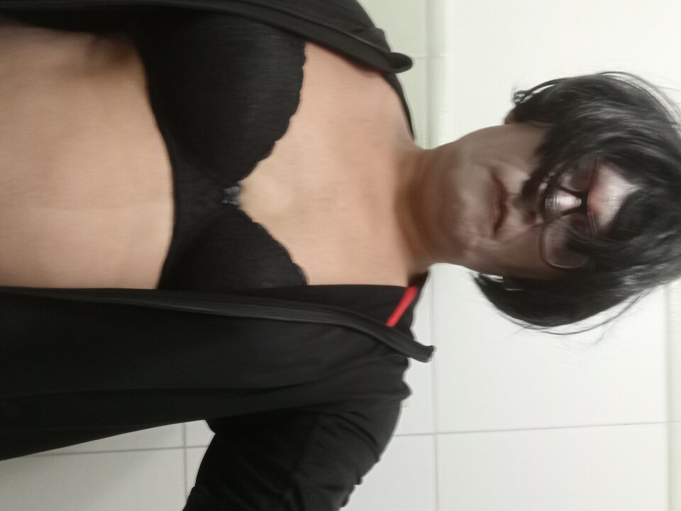 1000040845.jpg - lickemydick