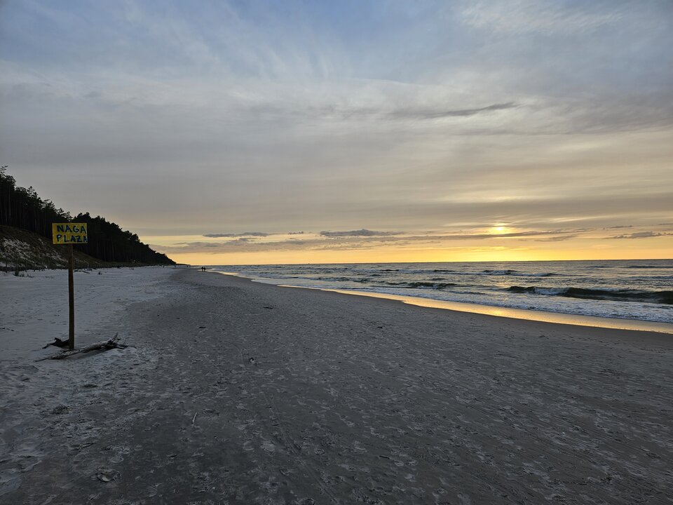 Zachód słońca na plaży - interesujacy8786