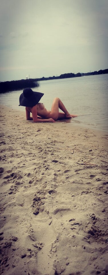 1000020741.jpg - swinging_lovers