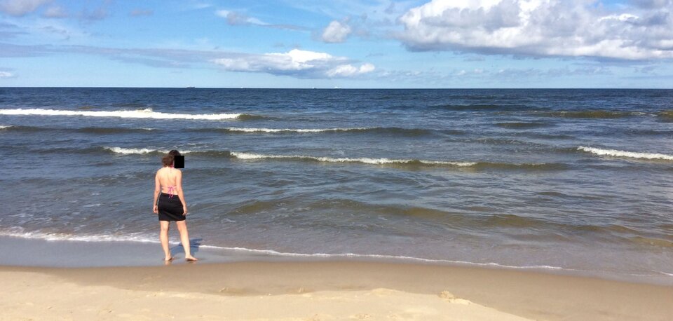 nikola na plaży.jpg - TomiNikola