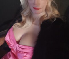 Jakoś lubię tą sukienkę i futerko :3