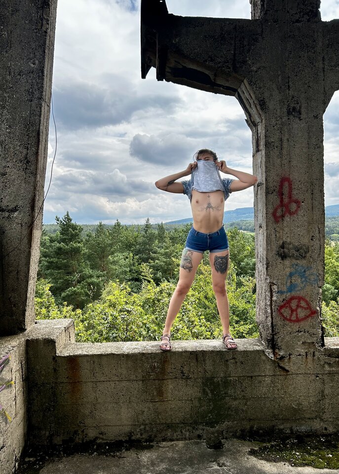 Urbex.jpeg - Parrots