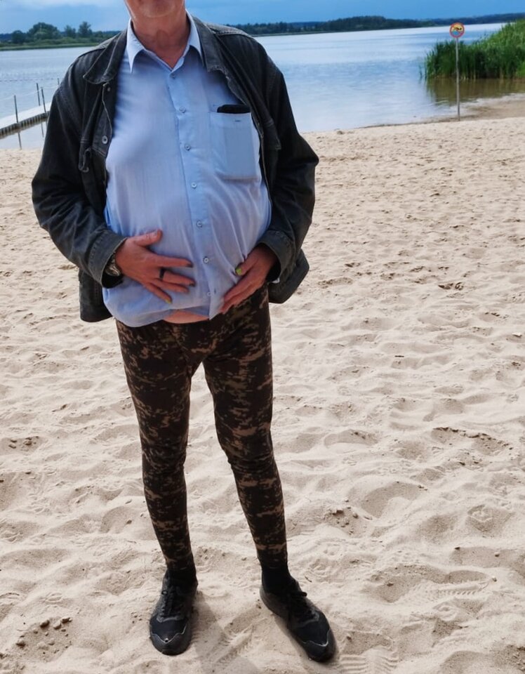 Na plaży w.... obcisłych legginsach 👄😎😀 - Gregorja