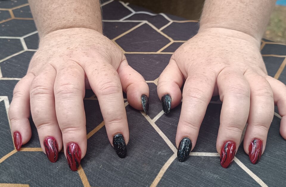 Kto kocha, gdy kobieta ma takie paznokcie 💅👎❓ - Zona_lubi_przy_mezu