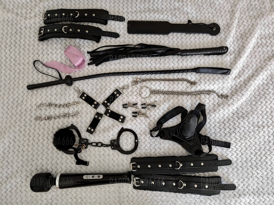 white - 5.jpeg - PandaPanda666