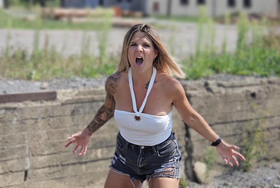 Screenshot_20240815_141427_Gallery.jpg - metalcfcouple