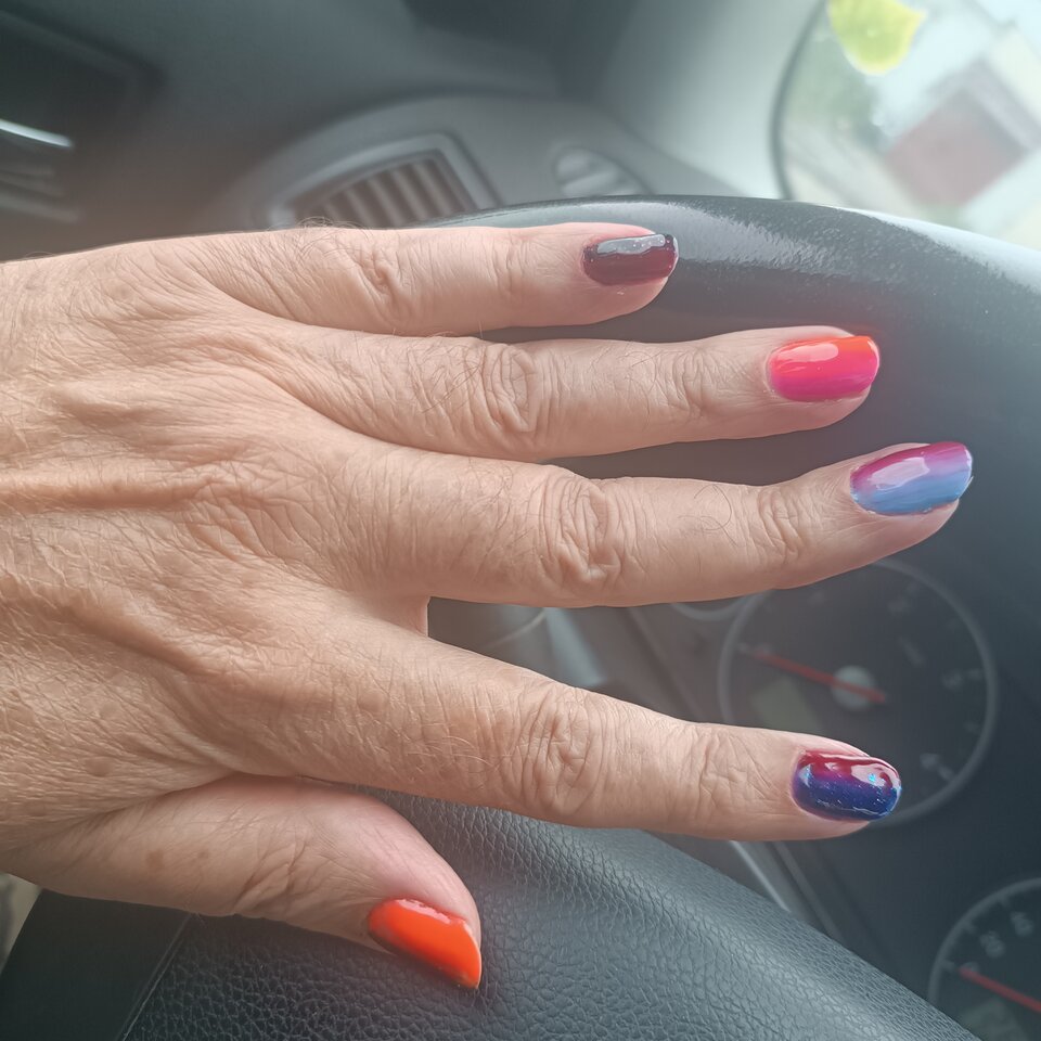 Kolorowy świat damskiego faceta... 🌈💅 - Gregorja