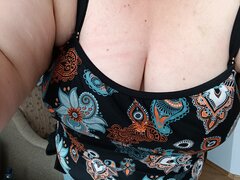 Albo cycki za duże, albo strój za mały 🤣