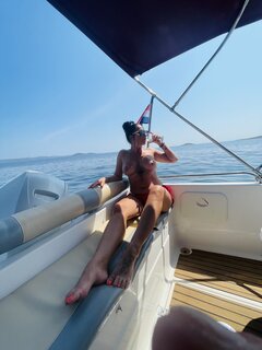 🚤🏝️🍾
