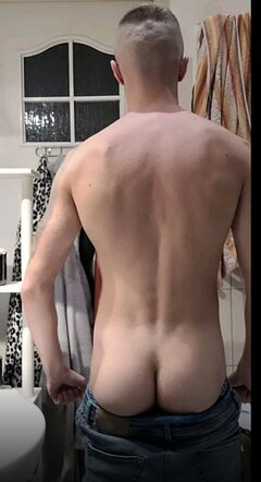 Screenshot_20230922_142520_Grindr.jpg