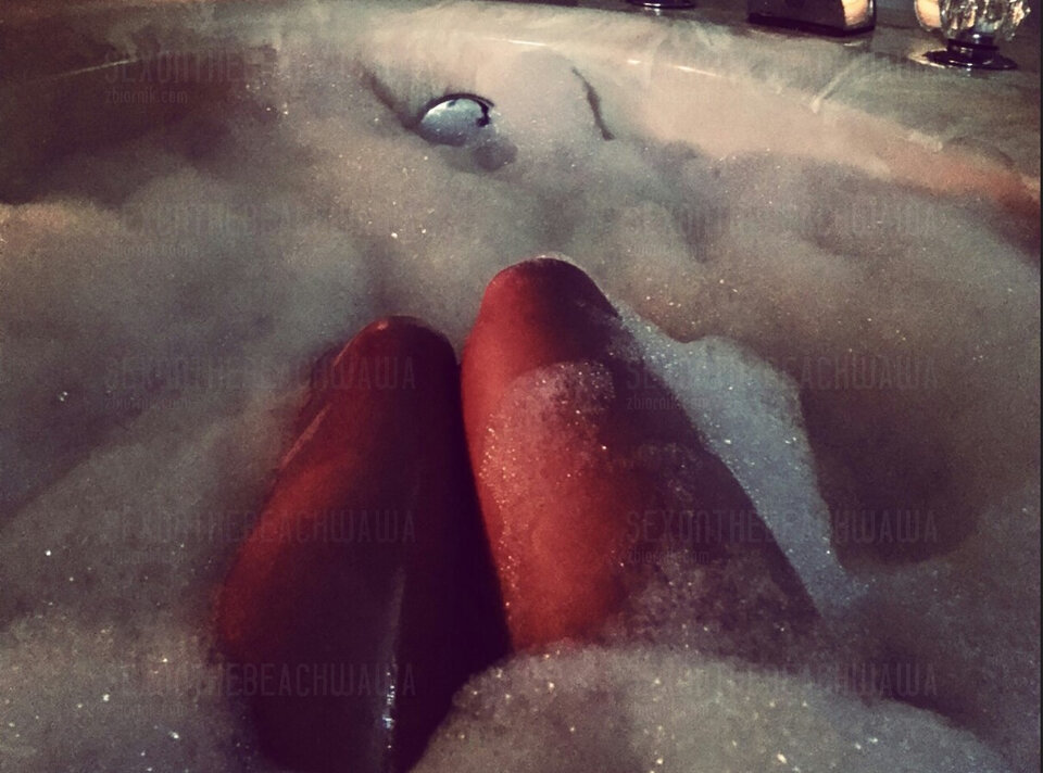 Czekam na mojego Pana w pianie.... - SexOnTheBeachWawa
