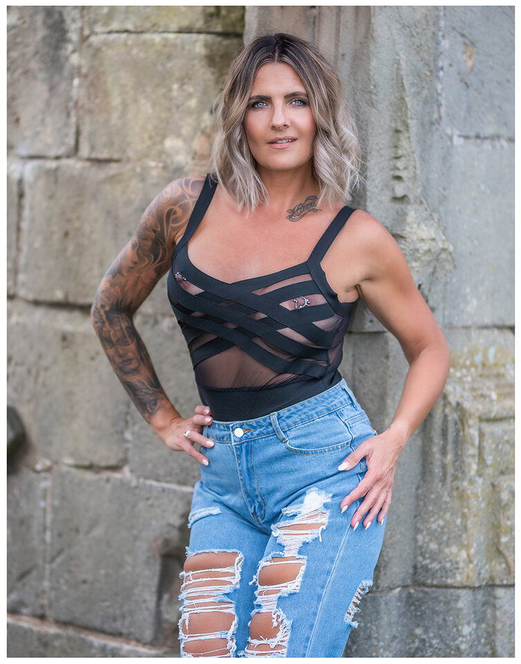 194m.jpg - metalcfcouple