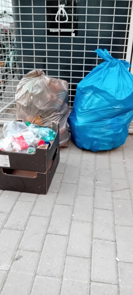 Plazowe śmieci  ⛱️ ⛱️ ☀️ ☀️ - KawaCzySex