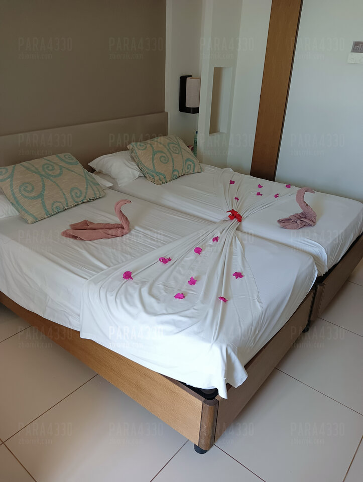 Tak nam pokojówka łóżko przygotowała 😋 - para4330