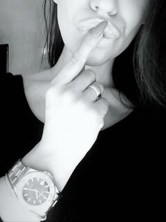 Kto przystawi mi do ust?