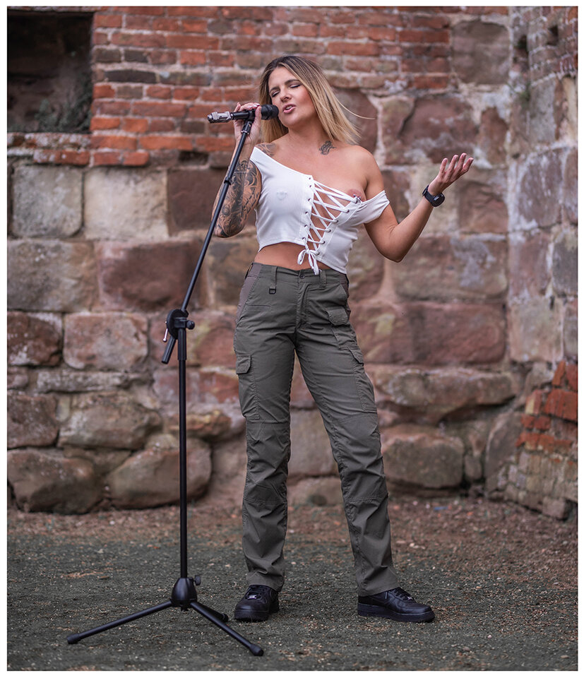 114m.jpg - metalcfcouple