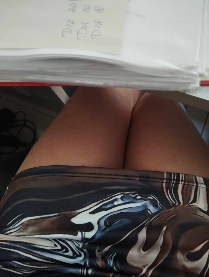 Kolejny ciężki dzień pacy księgowej 😉 - MatureWomenMilf