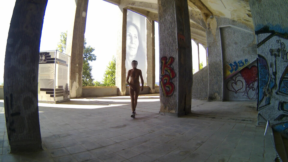 _104738A.mp4_snapshot_01.05.925.jpg - Krzysztof_cfnm