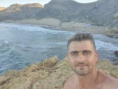 W oddali chlopaki gotowi na zabawę 