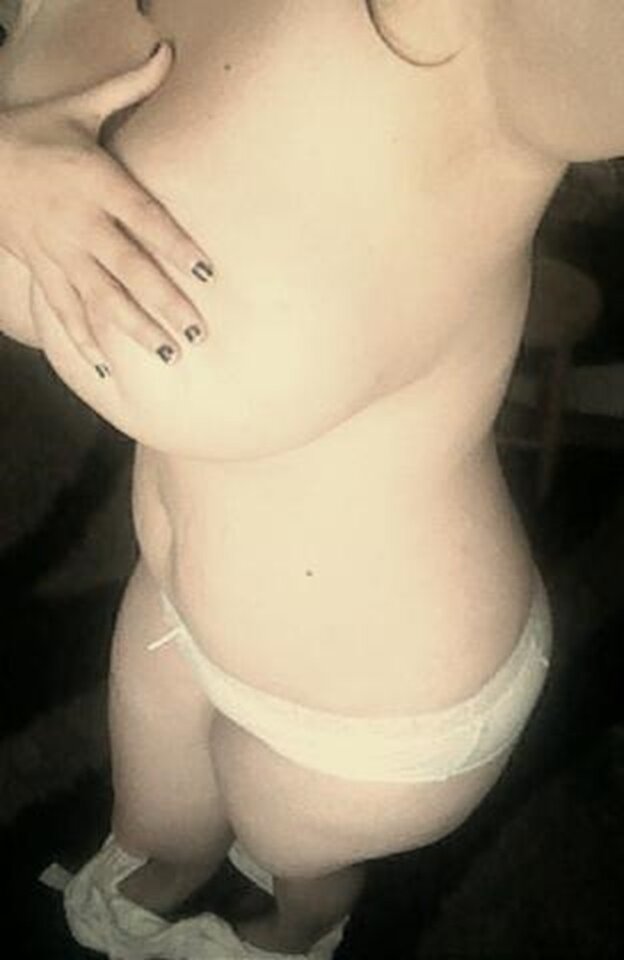 Ups... koszulka spadła - cycolina70m