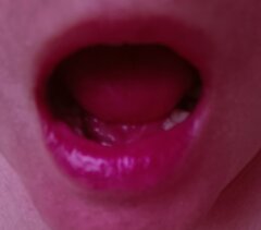 Kto tą męską sukę "zatankuje"? Usta jak dziwka, prawda?