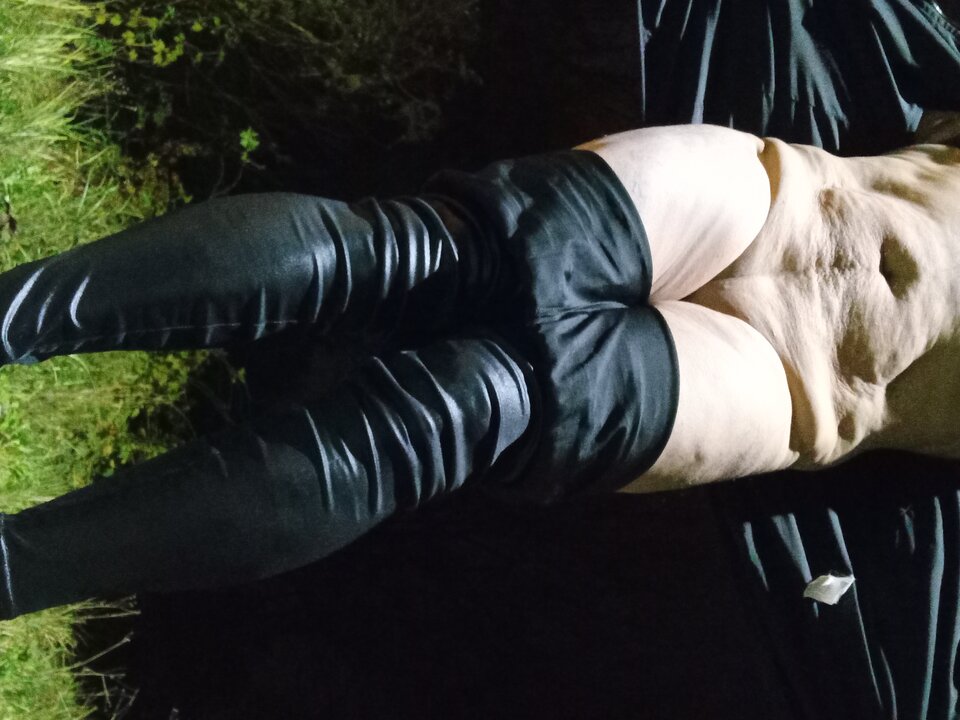 1000056745.jpg - lickemydick