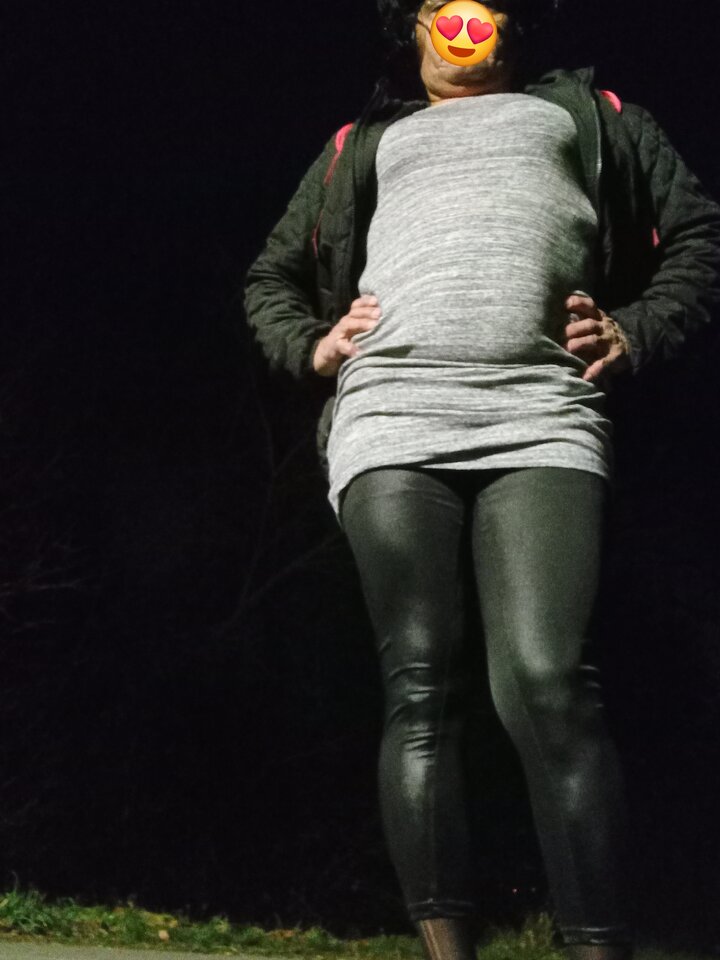 1000056999.jpg - lickemydick